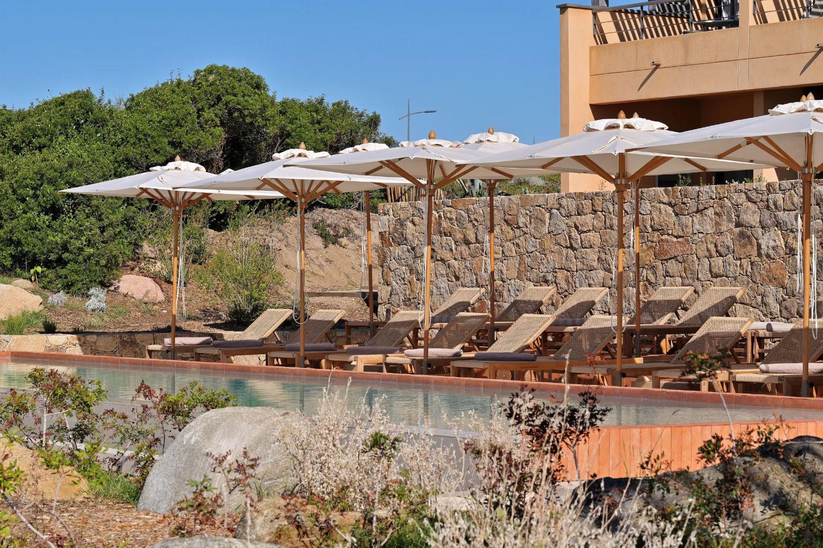 La plage privée de l'hôtel Abbartello à Olmeto