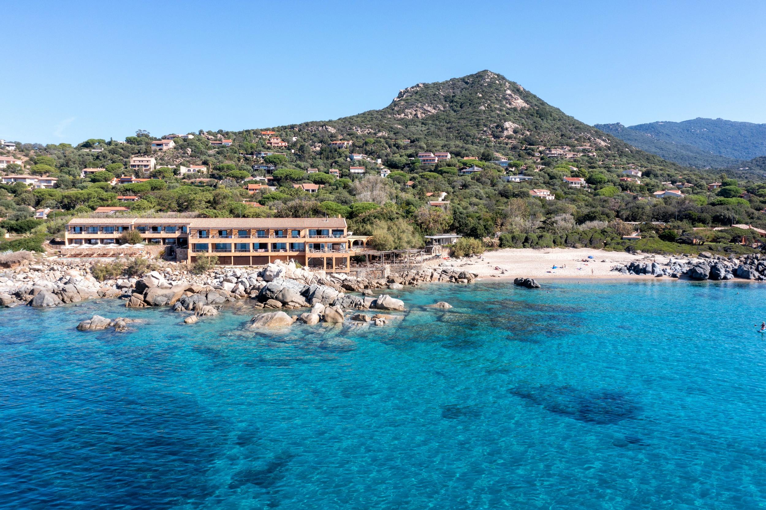 L'hôtel Abbartello au bord de l'eau à Olmeto